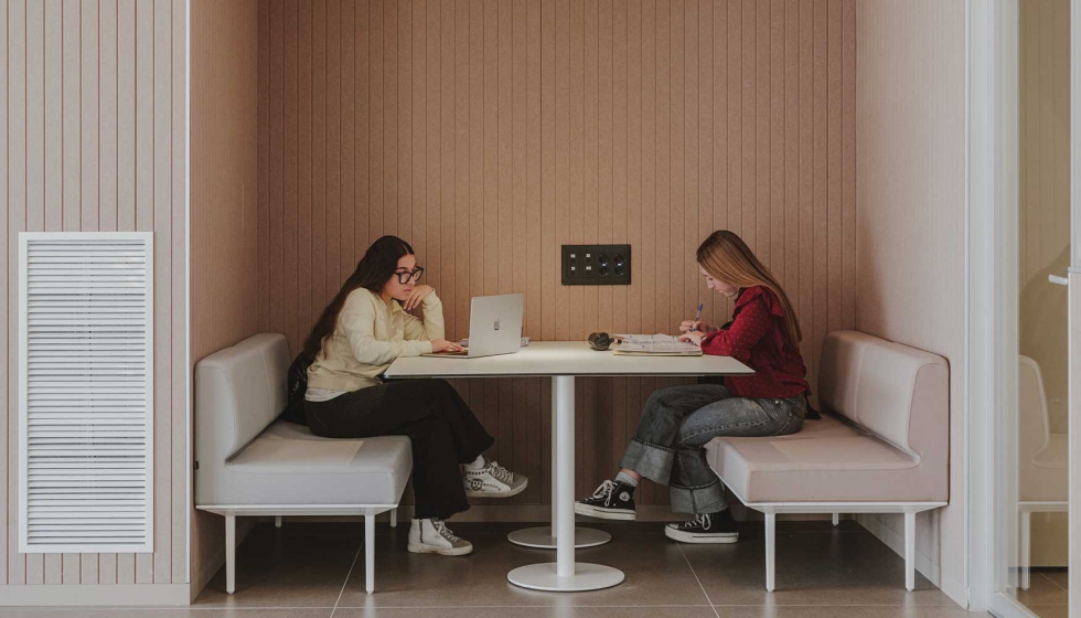 Simon convierte la luz en una herramienta activa de bienestar gracias a su amplia gama de downlights