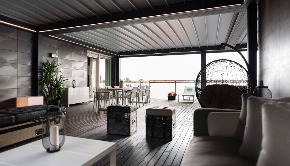 La soluci�n puede cerrarse lateral y frontalmente mediante Vertika Prime, un sistema integrado de toldos verticales...