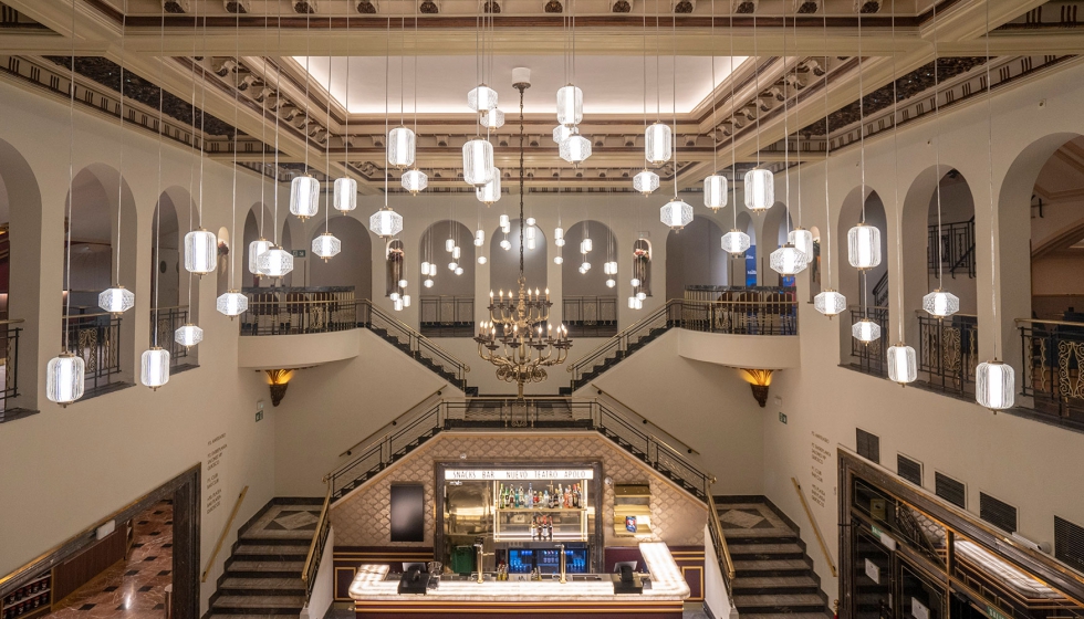 Lola R�a redescubre la esencia del Teatro Apolo de Madrid a partir de una iluminaci�n con marcado lenguaje Art D�co...