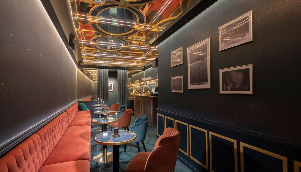 Las celos�as suspendidas en el techo es uno de los elementos centrados de este proyecto