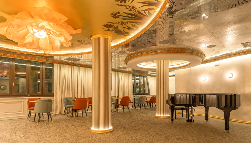 La luz c�lida se combina con un dise�o teatral en el Nuevo Teatro Alcal�. Foto: Marta Mancenido