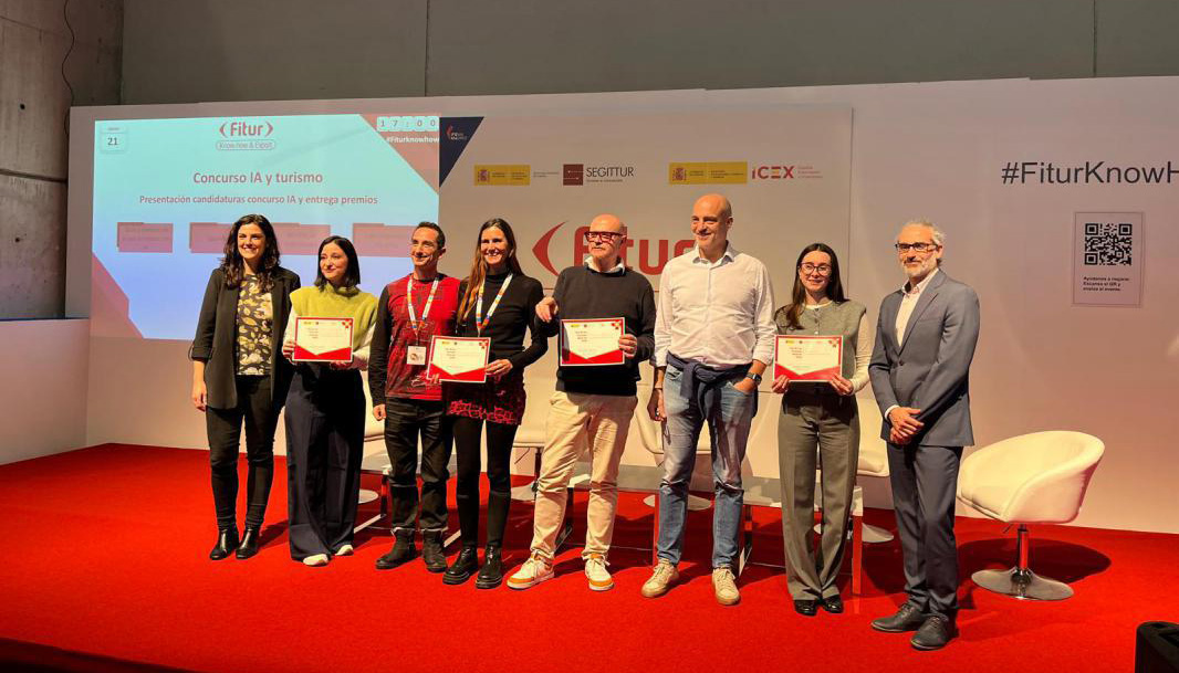 La jornada concluy� con la entrega de los Premios Sergestur, que reconocen a las personas que contribuyen al desarrollo y mejora del sector tur�stico...