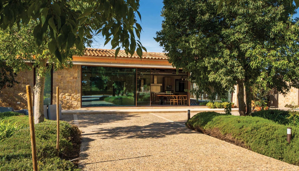 De est�tivca minimalista, la E-150 perfecciona el ruido visual de la arquitectura de la vivienda