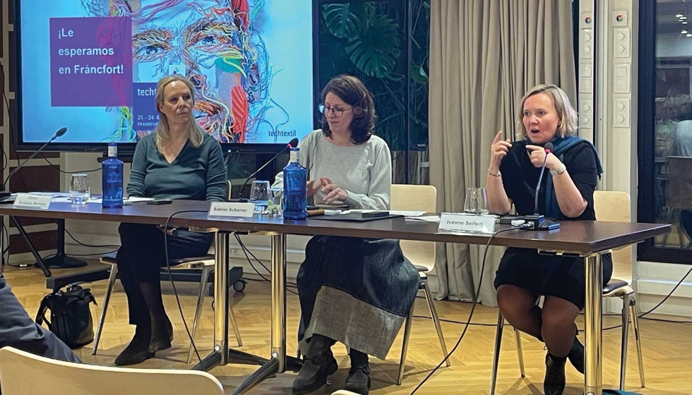 De izquierda a derecha...