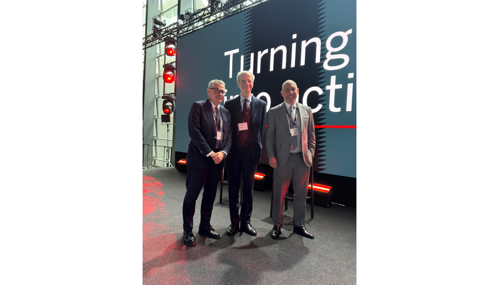 De izquierda a derecha...