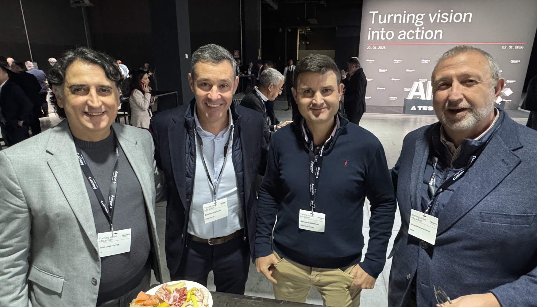 De izquierda a derecha...