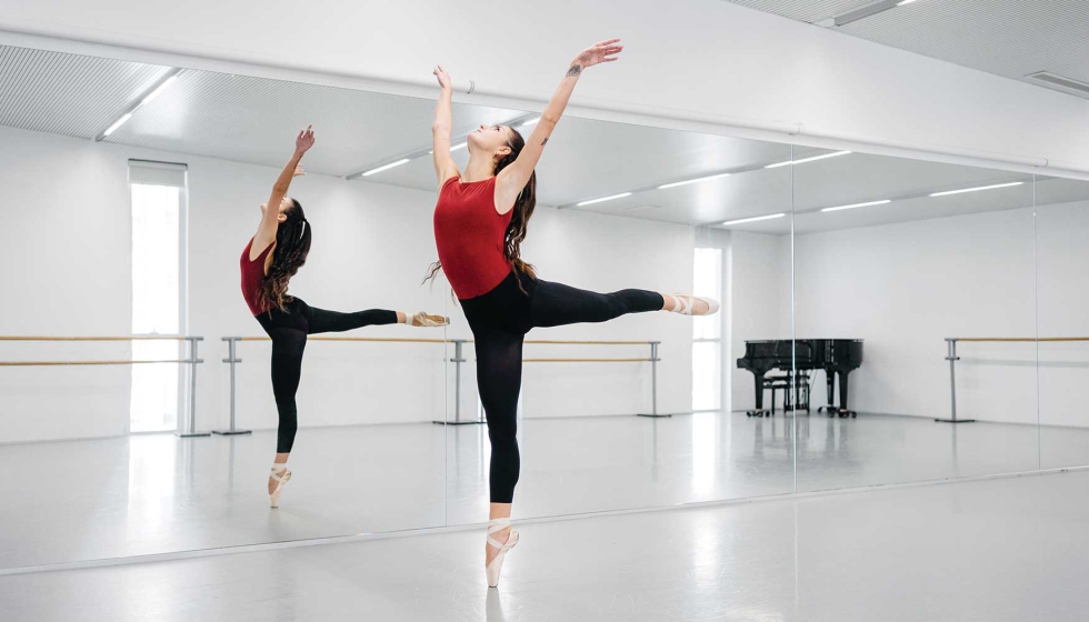 Stratobel Mirox, espejo de seguridad laminado, puede aplicarse en espacios donde se requiera un nivel exigente de seguridad, como en gimnasios...