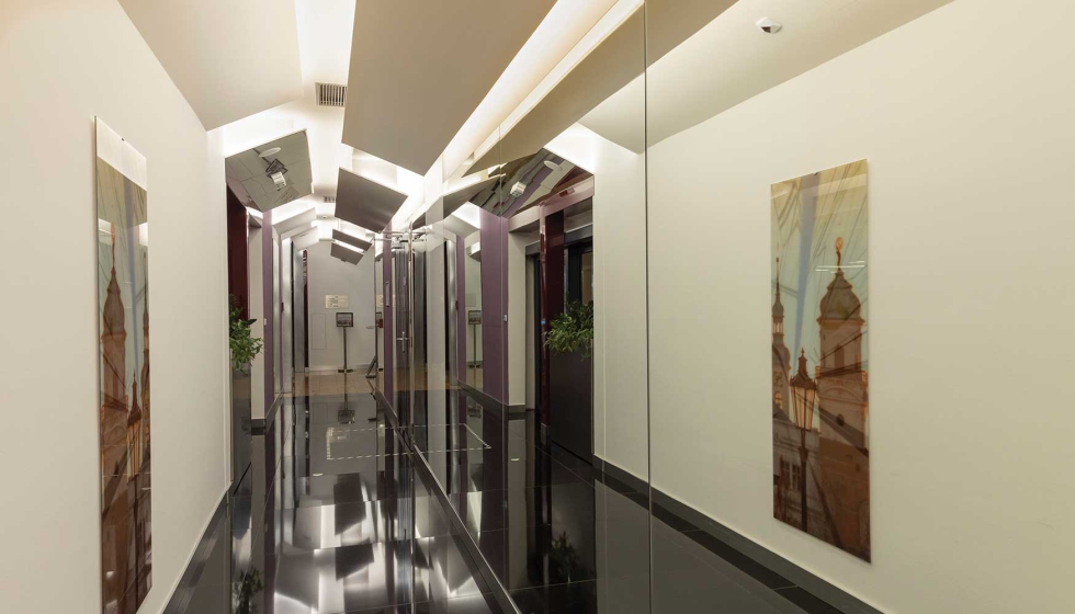 Ejemplo de uso de Stratobel Mirox en pasillos