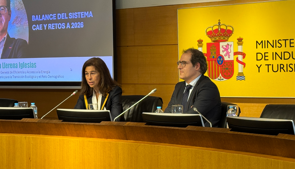 Elena Gonz�lez, presidenta de ASDAE y Jacobo Llerena, subdirector general de Eficiencia Energ�tica del MITECO