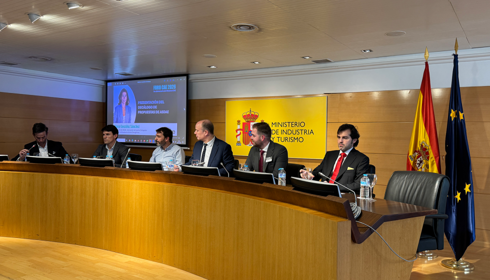 La �ltima parte del encuentro se centr� en las aportaciones de los gestores auton�micos, De izquierda a derecha: Antonio J...