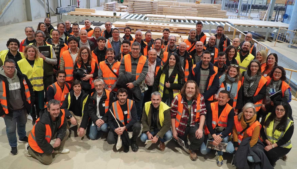 Foto de familia de los participantes en la visita a las instalaciones de Grupo Boix organizada por EcoHub
