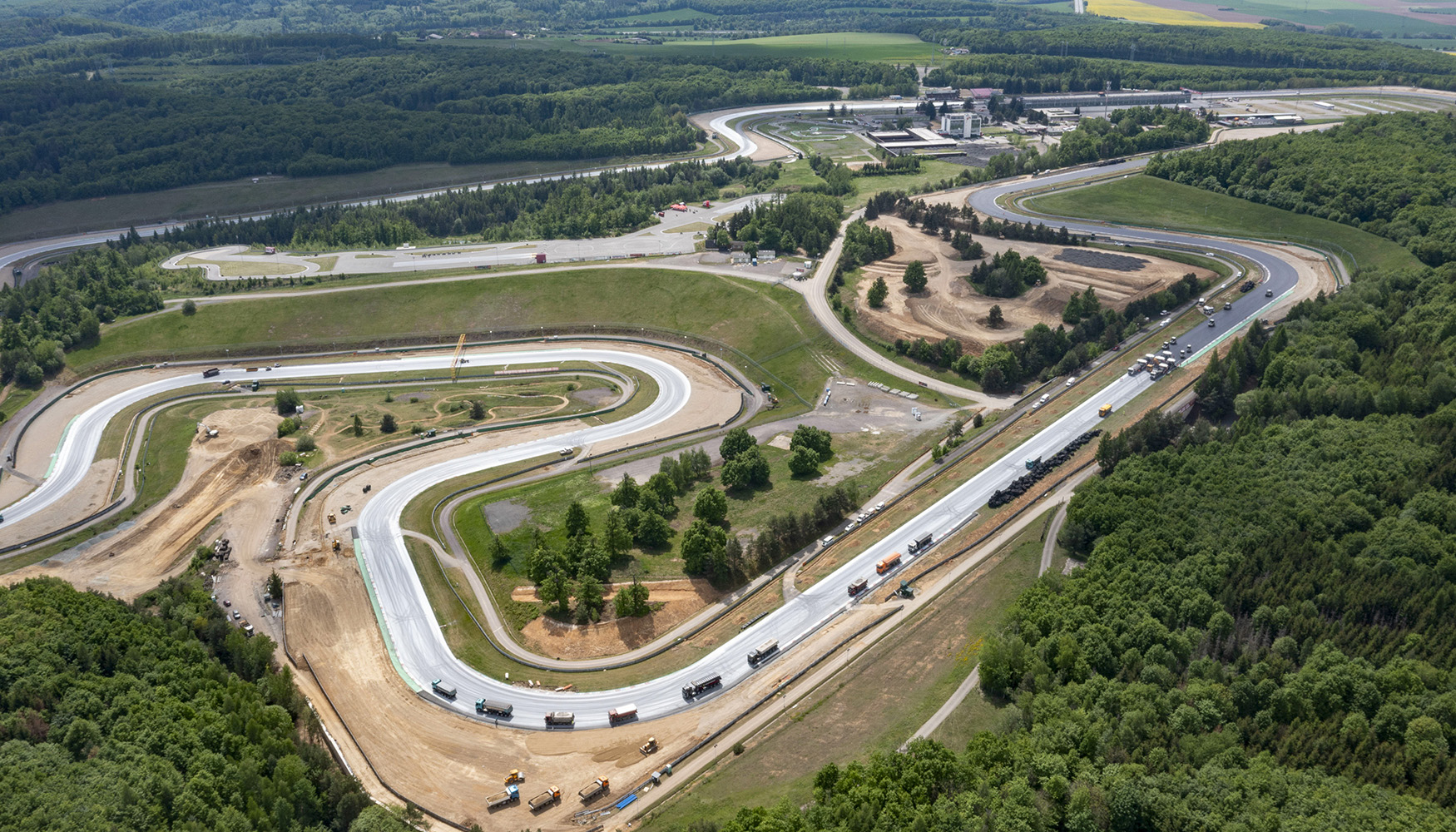 Seis m�quinas de V�gele renovaron el circuito de 5...