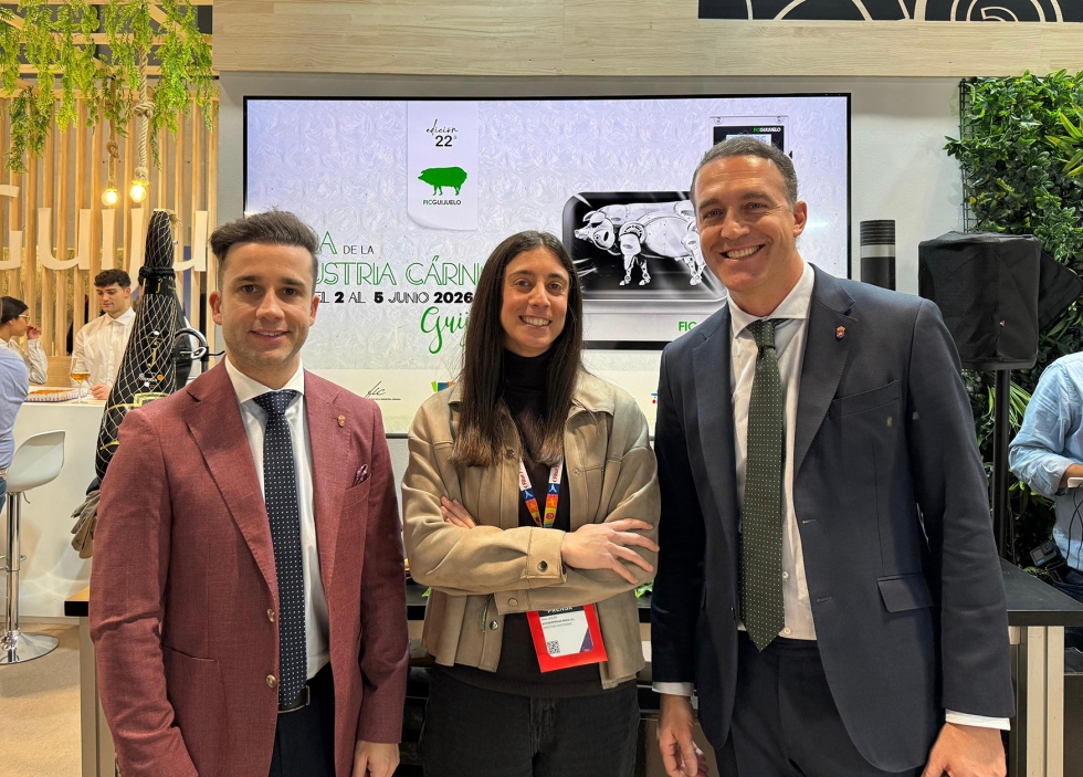 Nina Jare�o, directora de Contenidos del �rea Alimenatria de Interempresas, junto a los directivos de la FIC: Jes�s Manuel Hern�ndez y Dar�o S�nchez...