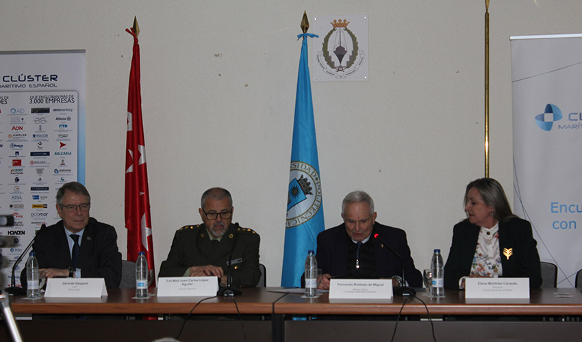 Representantes del Instituto Social de la Marina, la Armada Espa�ola y Mercy Ships durante el Encuentro con la Mar...