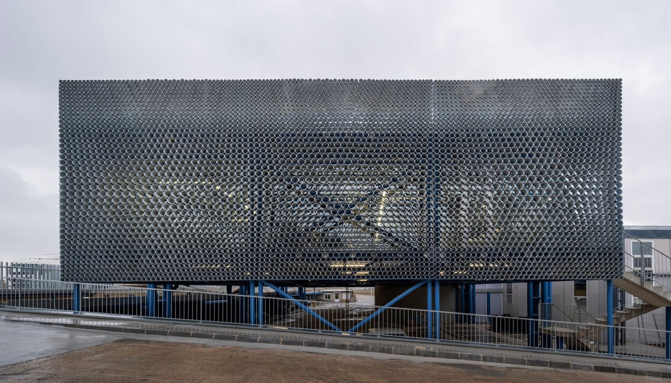 Acc�sit proyecto de la sede de Tuflesa, Murcia, realizado por el estudio Santa-Cruz Arquitectura. La actuaci�n incluye 59...