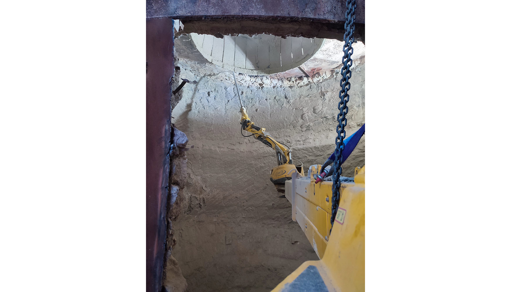 Brokk Descaler trabajando actualmente en refractarios