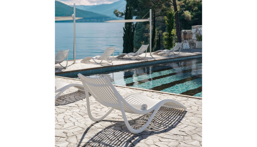 Fabricada en una sola pieza, resistente y apilable, es ideal para entornos donde la durabilidad y la facilidad de mantenimiento son esenciales...