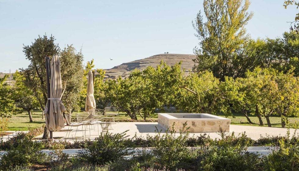 El acceso al conjunto est� marcado por las ruinas del antiguo convento de San Francisco...