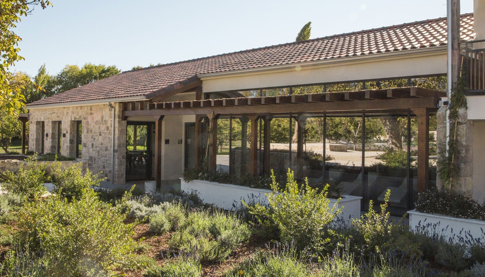 La ordenaci�n exterior se apoya en los elementos preexistentes de mayor valor simb�lico, que act�an como ejes organizadores del conjunto...