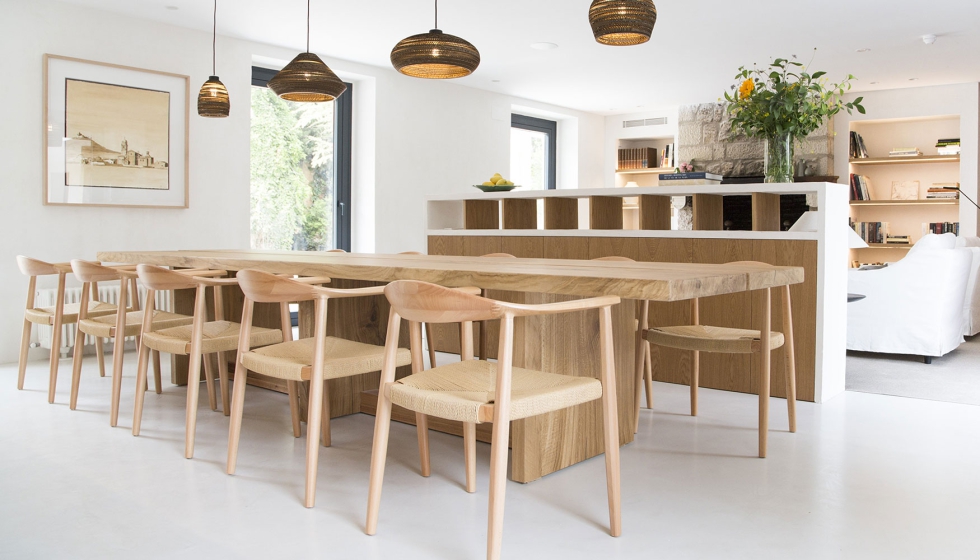 El mobiliario se dise�a �ntegramente a medida, adapt�ndose a cada espacio y uso, y se entiende como una extensi�n de la arquitectura...