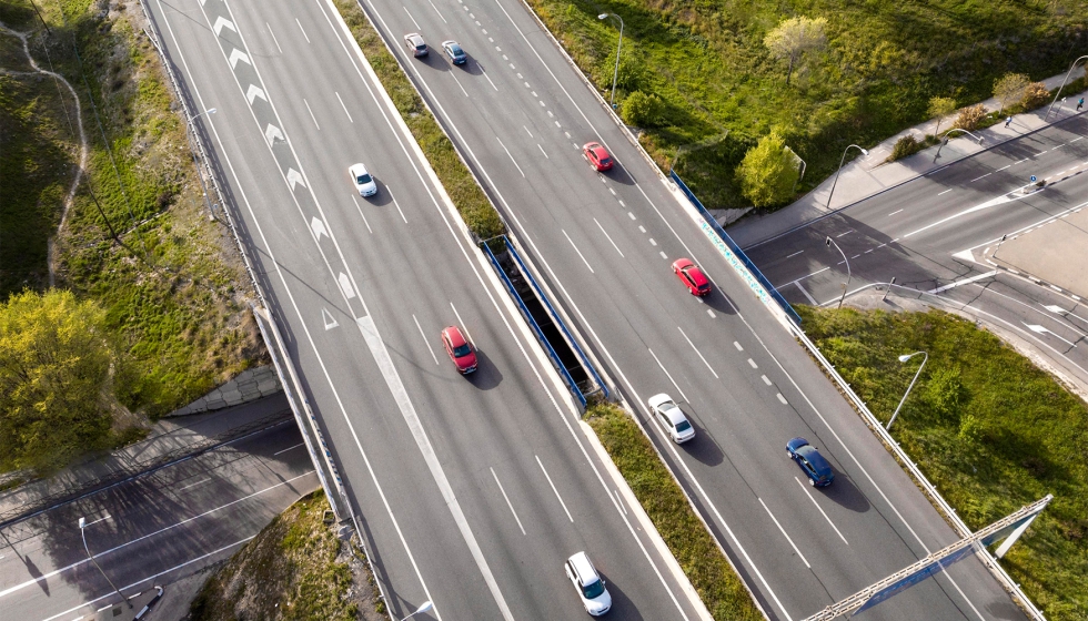 Anfac advirti� de que un par�n en las ventas supondr�a �un duro rev�s para una industria en plena transformaci�n�. Dise�ado por Freepik...