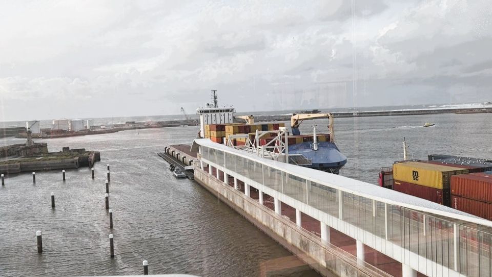 Os trabalhos de moderniza��o, agora iniciados, visam melhorar a opera��o ferrovi�ria, a sustentabilidade da infraestrutura e a seguran�a...