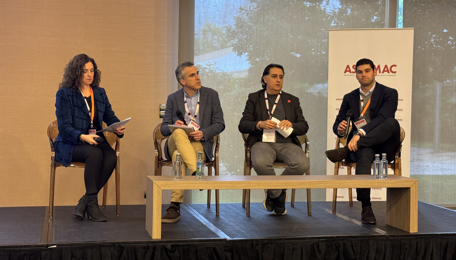 De izquierda a derecha...