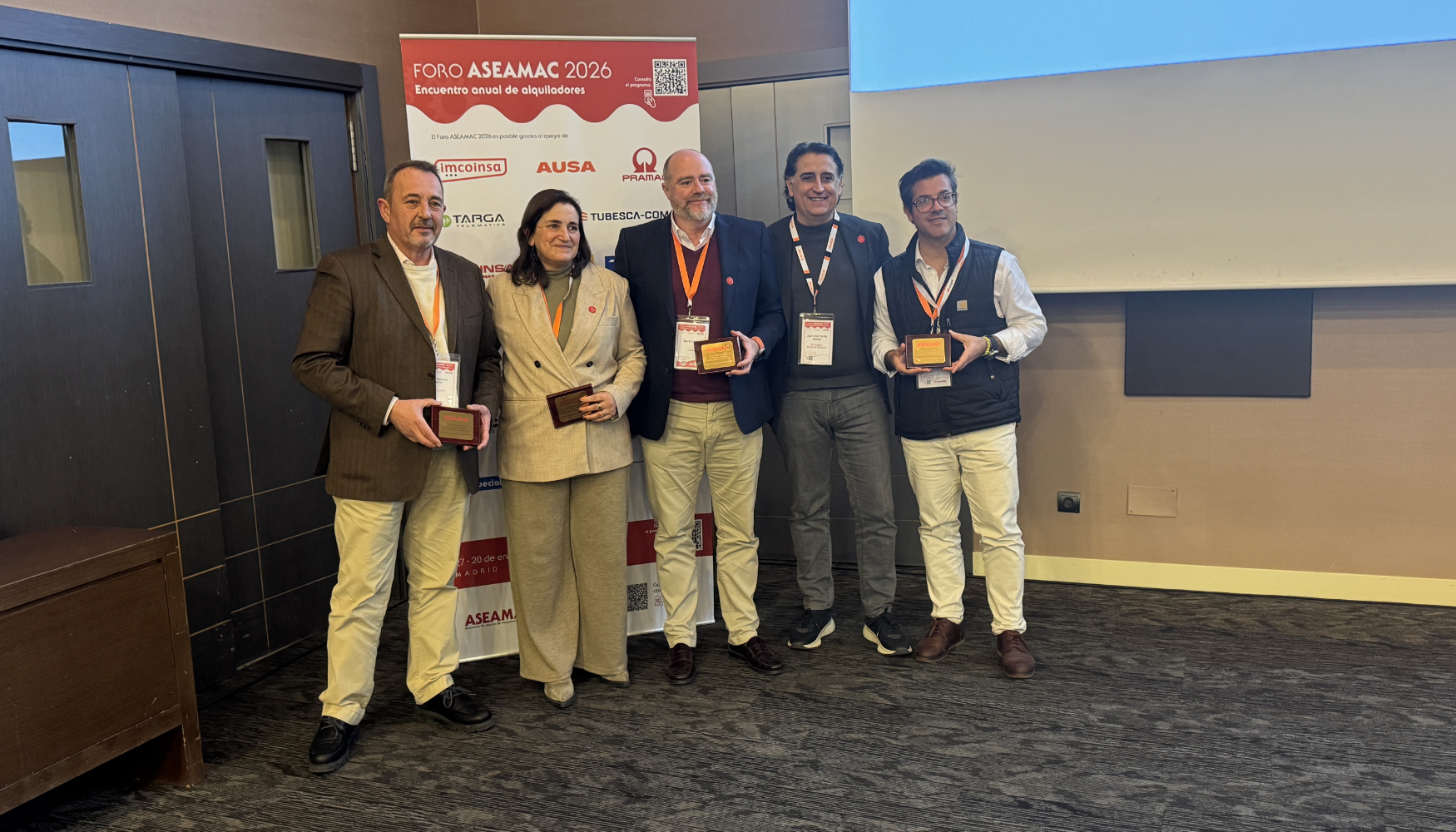 De izquierda a derecha...