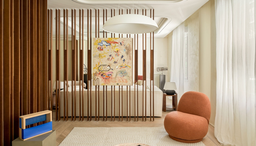 La vivienda incorpora adem�s una selecci�n art�stica desarrollada junto a la galer�a WITT, integrando obras escult�ricas y pict�ricas...