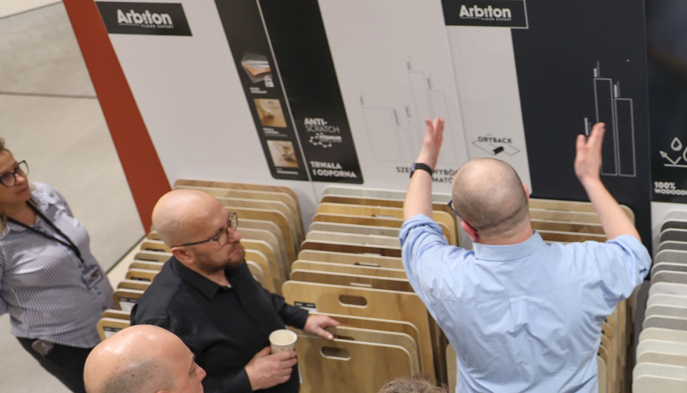 Los asistentes al primer evento de los Decora Connect Days 2026 pudieron conocer de primera mano las nuevas colecciones de suelos Woodric y Legnar...