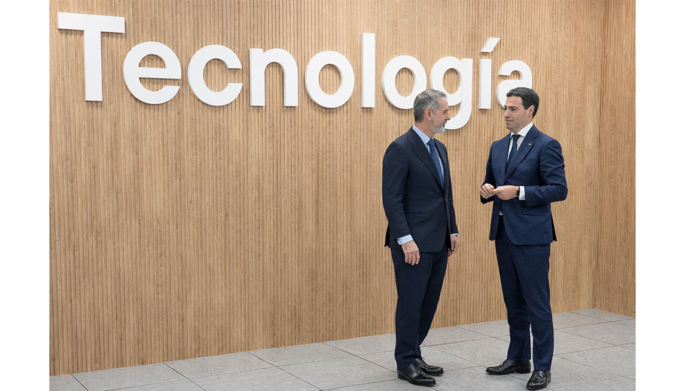 Marc Murtra, presidente ejecutivo de Telef�nica e Imanol Pradales, lendakari