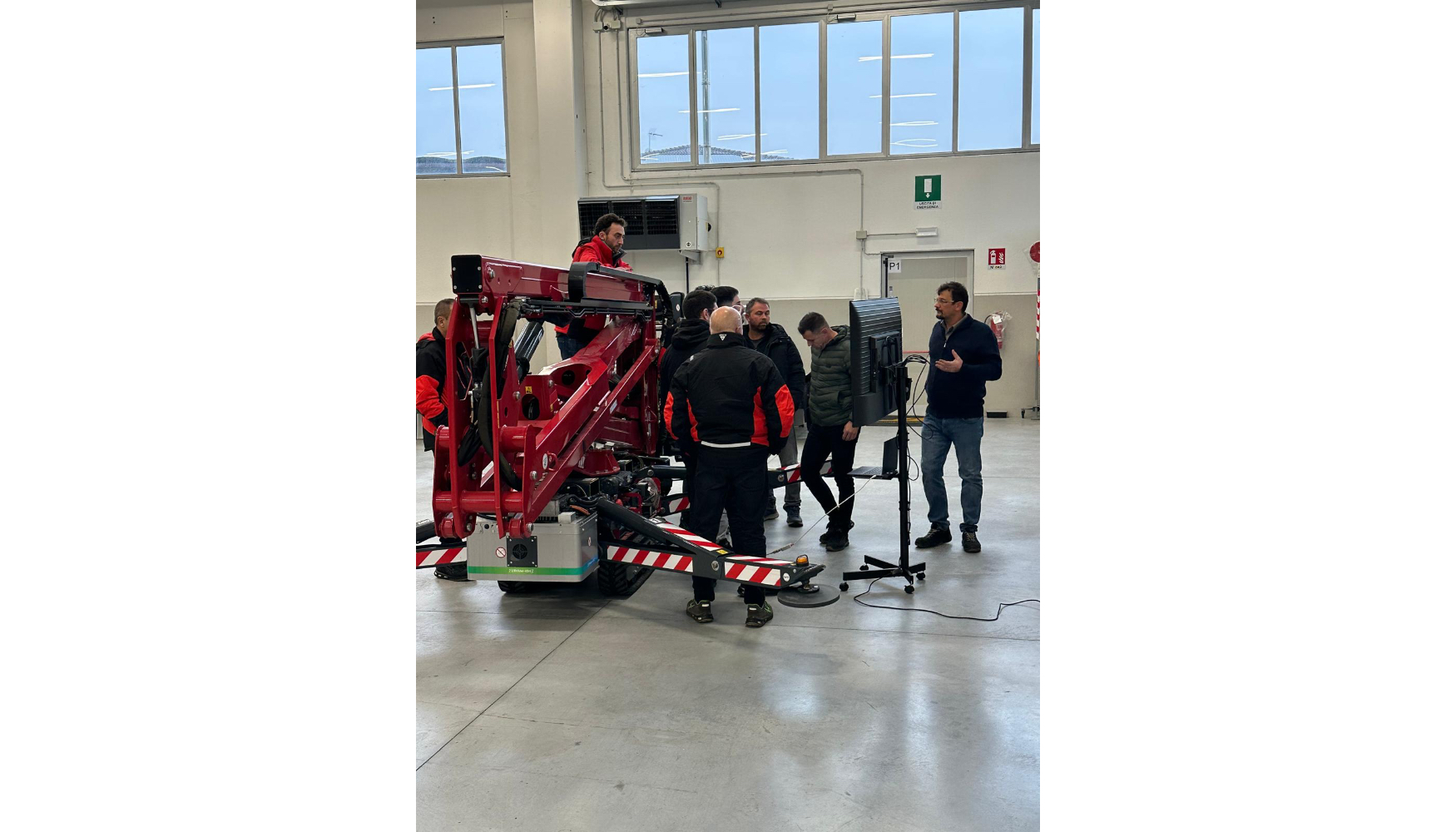 Formaci�n t�cnica sobre uno de los modelos de cadenas de Hinowa/JLG