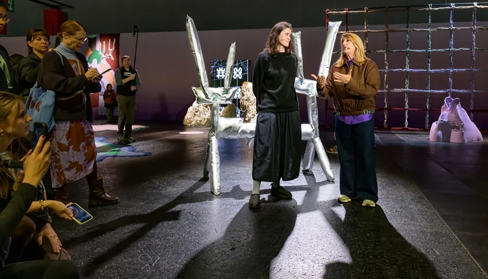 Patricia Urquiola durante la inauguraci�n de �Among-all�. Foto: Pietro Sutera