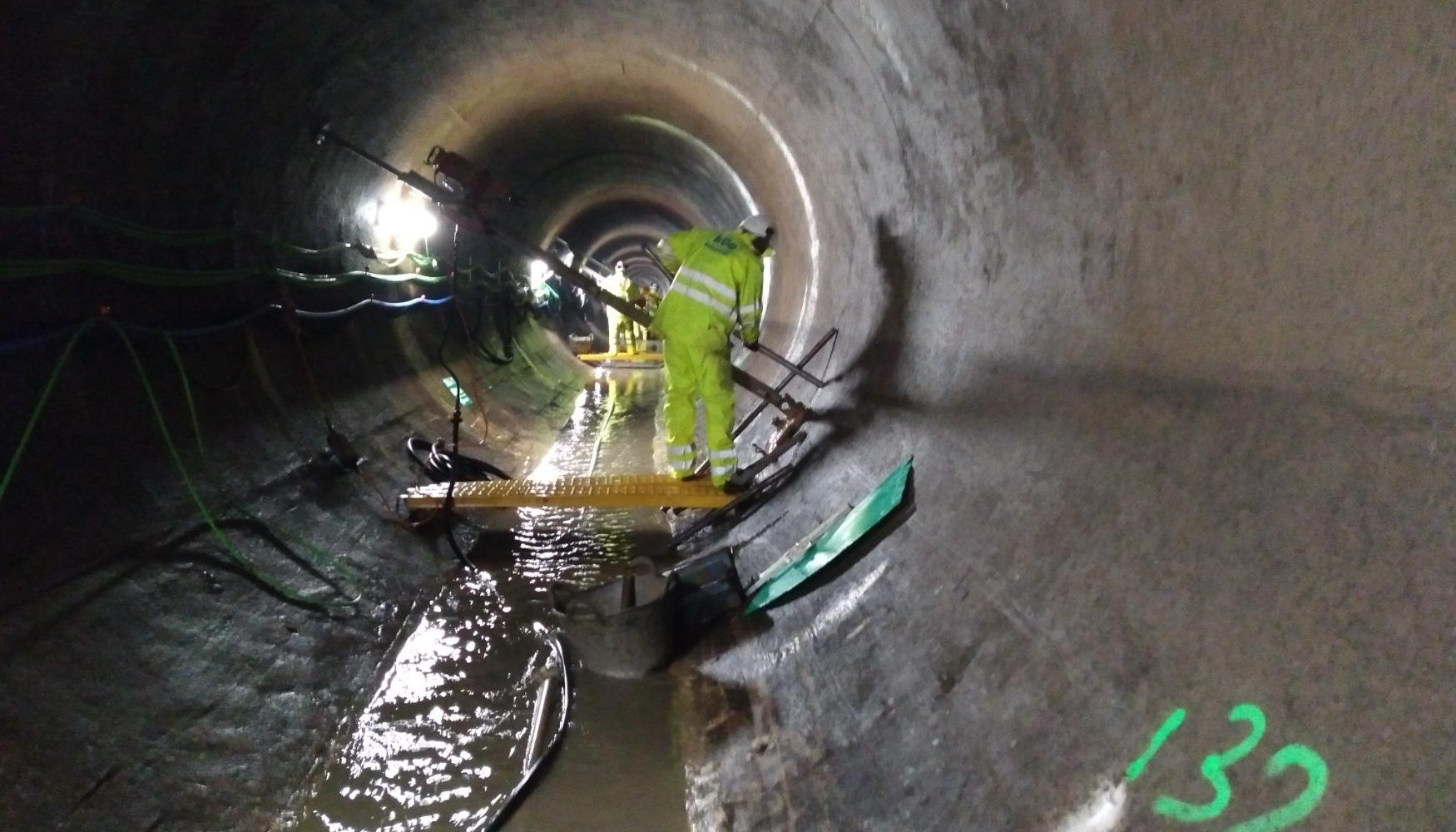 Ejecuci�n de perforaciones radiales para tratamiento