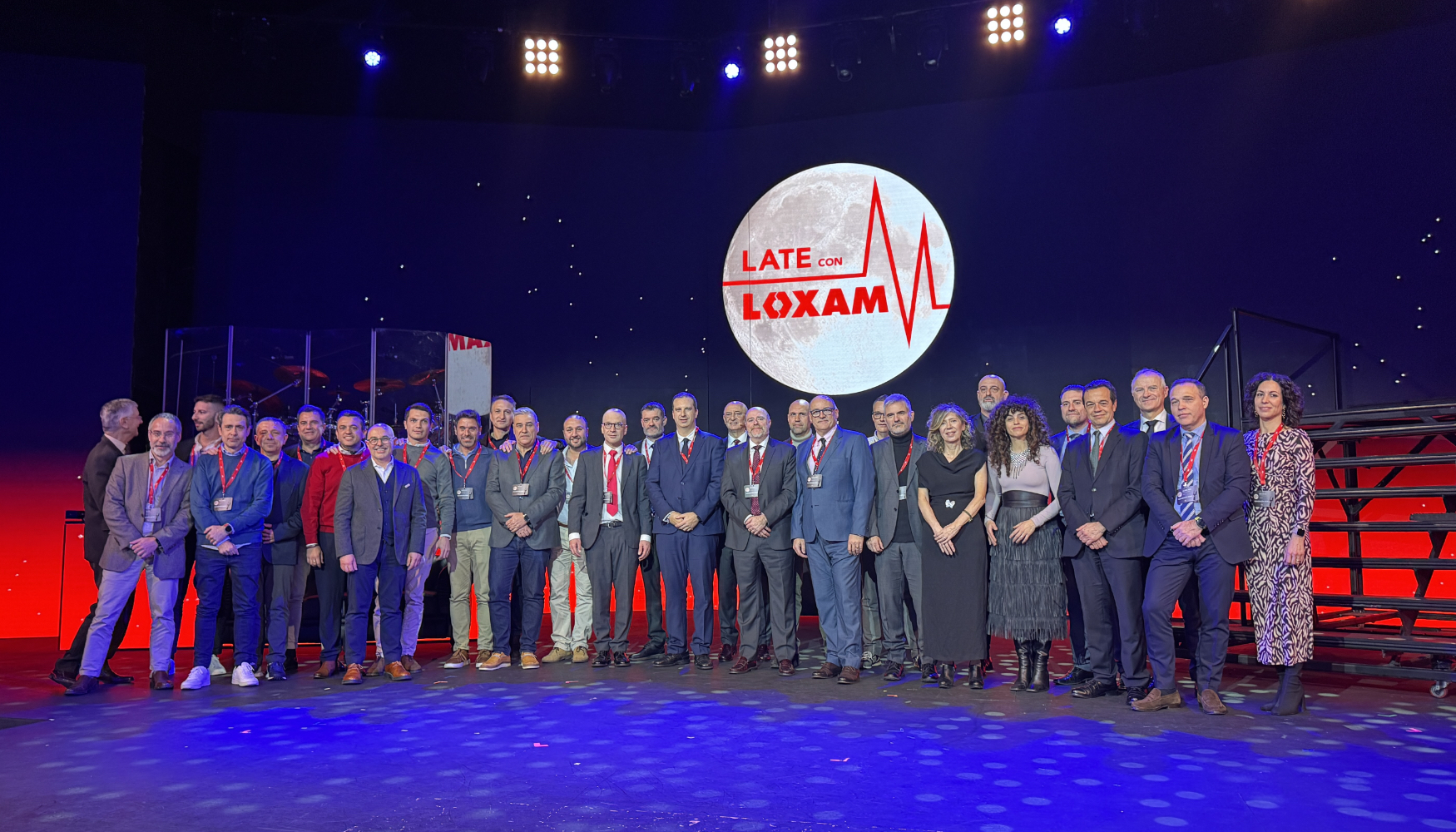 St�phane H�non y Fabio Di Mario, junto al equipo directivo y responsables de �rea de Loxam Iberia