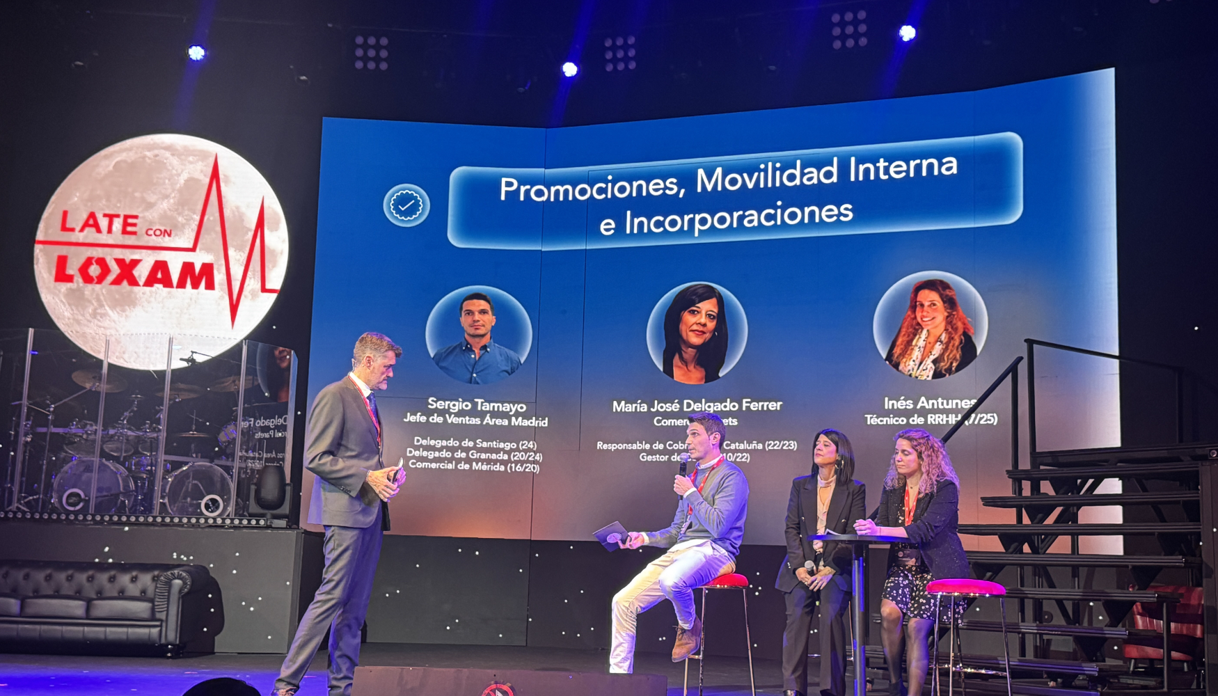 De izquierda a derecha...