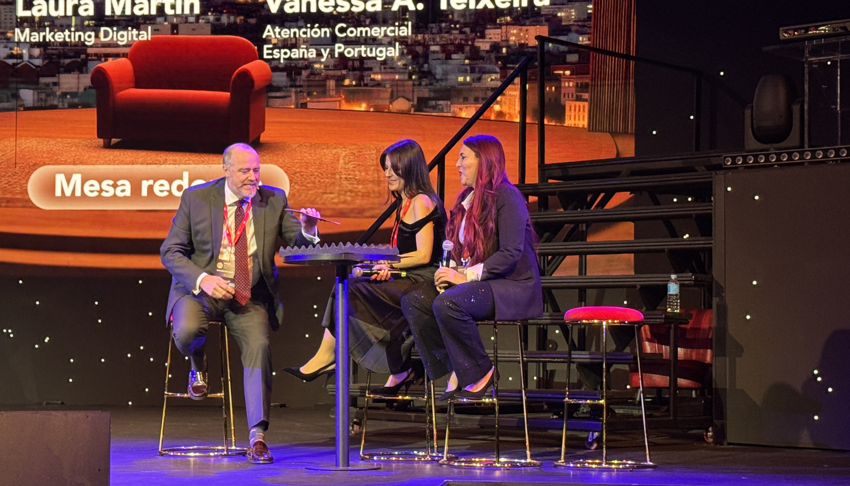 De izquierda a derecha...