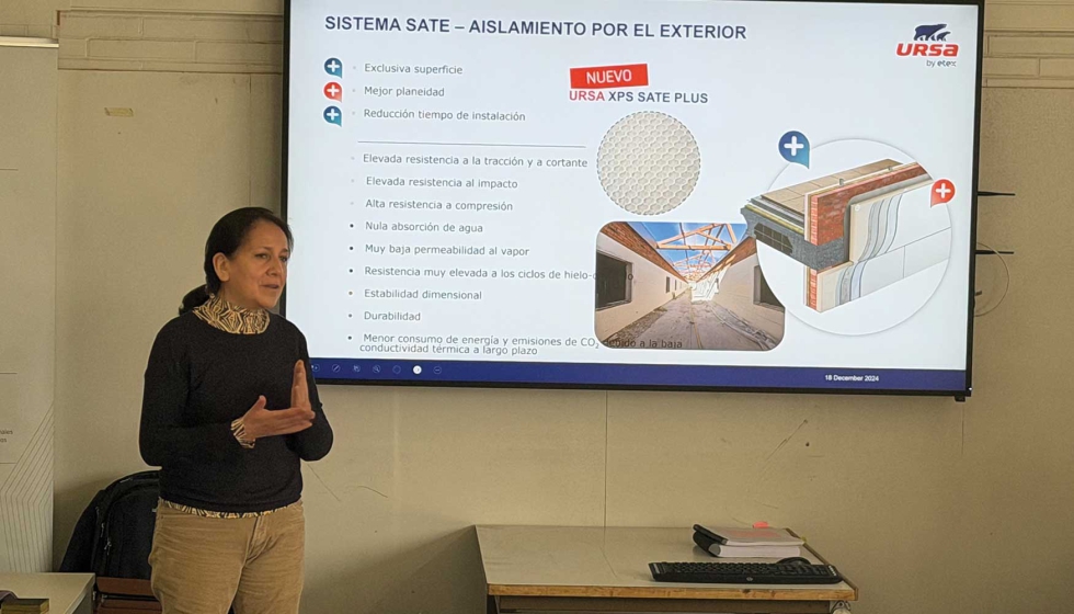 Erika Ibarg�en, de Ursa Ib�rica, present� a los estudiantes de la ETSAV los sistemas de aislamiento de esta firma