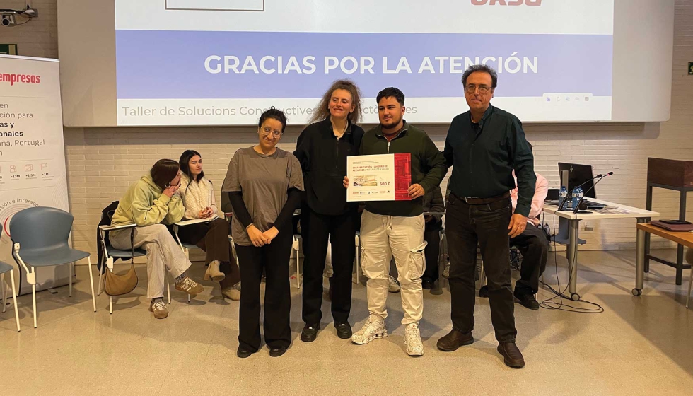 El reconocimiento �Prefabricaci�n y ahorro de materiales� recay� en el proyecto 'Entrelaza2', presentado por Sara Mesada Mart�nez...