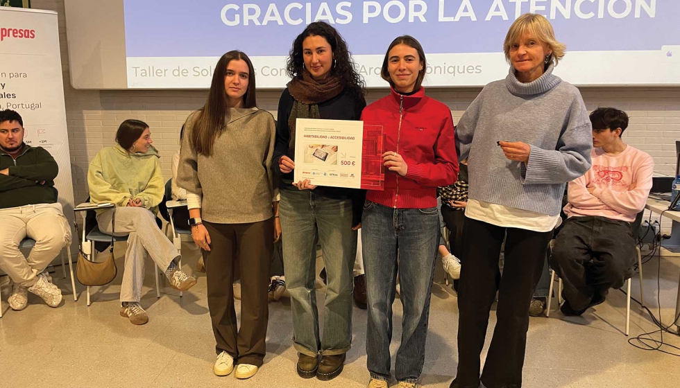 Mireia Gelabert, arquitecta municipal de L' Ametlla del Vall�s, entreg� el reconocimiento �Habitabilidad y accesibilidad� al proyecto 'Passatge...