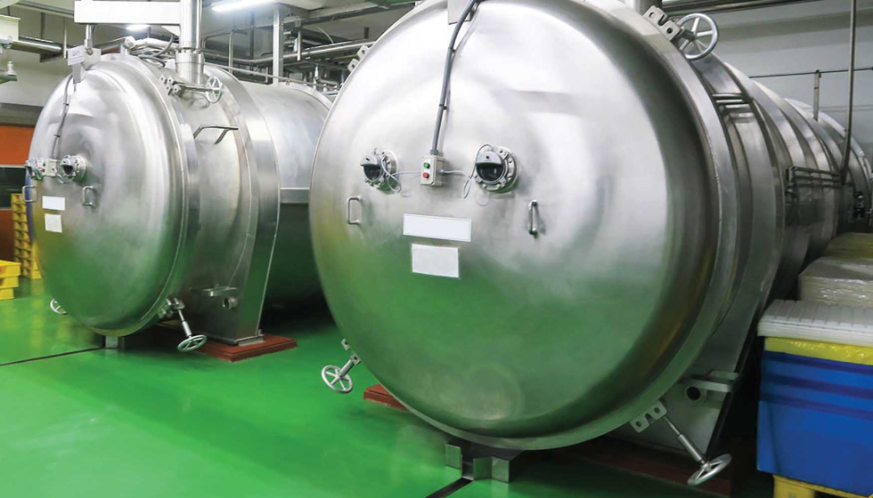 Fig: 2: Dos c�maras de secado utilizadas en paralelo en una f�brica de alimentos liofilizados. Fuente: Busch Vacuum Solutions...