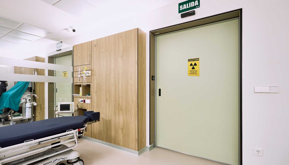 La capa de plomo de 3 mm de grosor de la nueva puerta de Manusa protege a pacientes y profesionales en salas de radiolog�a...