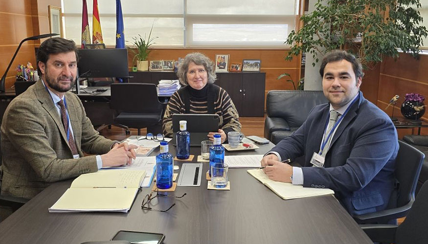 Reuni�n entre representantes de Rfeagas y del Gobierno de Castilla-La Mancha