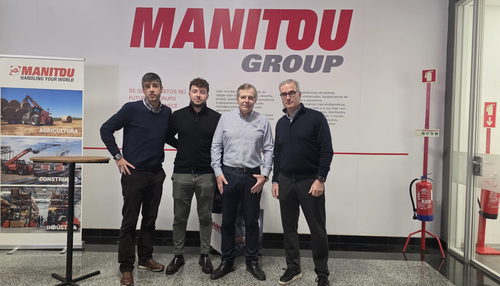 Equipo directivo de SOOS Maquinaria junto a Jo�o Hebil, director general de Manitou para Espa�a y Portugal