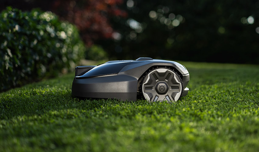 El nuevo Husqvarna Automower 312V utiliza tecnolog�a de visi�n por inteligencia artificial para detectar obst�culos y mantener un corte eficiente en...