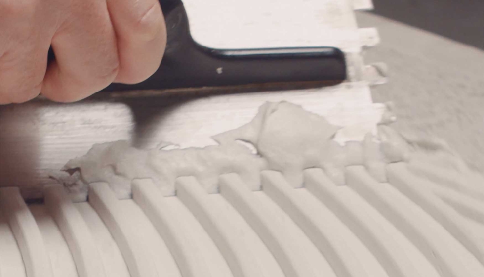 Las soluciones de Kerakoll permiten proyectar e instalar el plato de ducha como un sistema constructivo completo