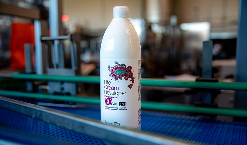 El dise�o de la base de las botellas garantiza mayor resistencia al per�xido de hidr�geno...