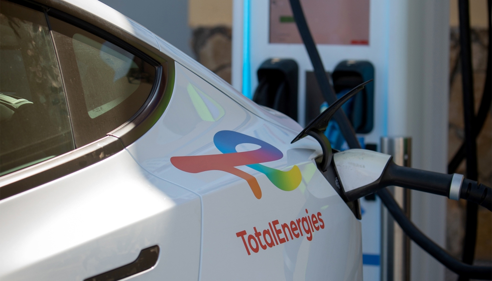 TotalEnergies lanz� en 2025 su tarjeta �Charge+�, que ofrece a los conductores de VE la localizaci�n y utilizaci�n de cerca de 21...