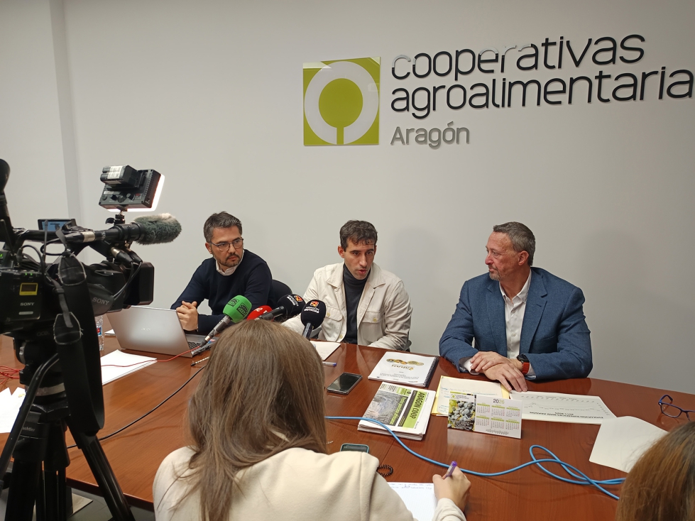 Luis Gazol, Jes�s Abad�as y Miguel Guti�rrez durante la presentaci�n del Dosier de Cultivos de Verano 2025: soja, ma�z, girasol y arroz...