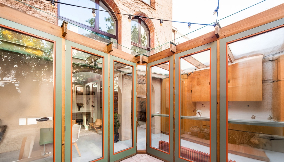 Esta vivienda entre medianeras resuelve una distribuci�n espacial interior